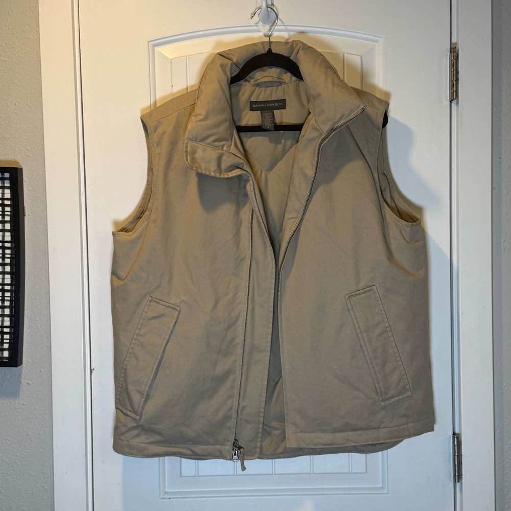 Banana Republic Men's Beige Goose Down Vest Size Medium